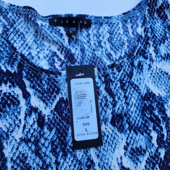NWT TIANA B Gorgeous Blue White Snake Skin Shift Dress Short Sleeve Stretch Sz L - Picture 13 of 15